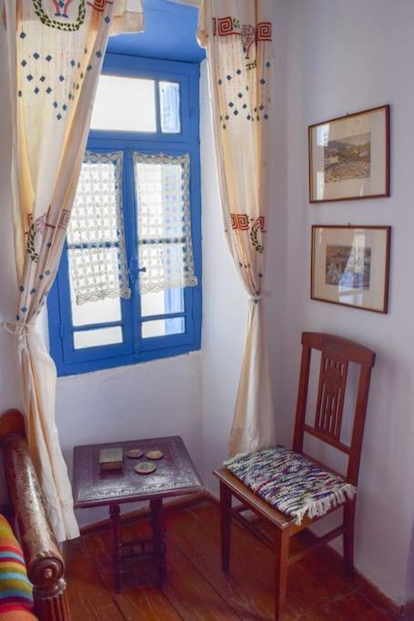 Villa Το Πάνω Σπίτι Της Μαριάνθης Márpissa Exterior foto