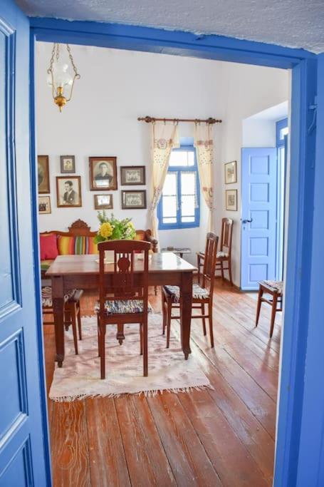 Villa Το Πάνω Σπίτι Της Μαριάνθης Márpissa Exterior foto