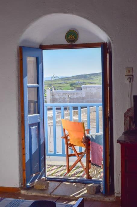 Villa Το Πάνω Σπίτι Της Μαριάνθης Márpissa Exterior foto