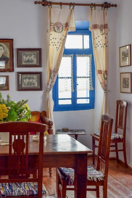 Villa Το Πάνω Σπίτι Της Μαριάνθης Márpissa Exterior foto