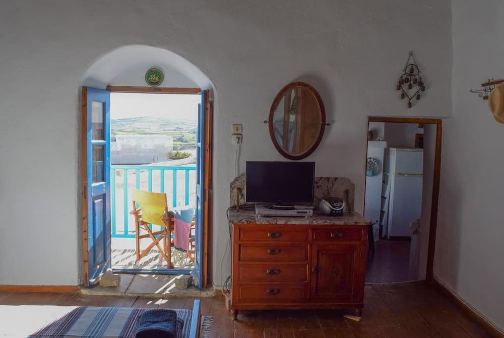 Villa Το Πάνω Σπίτι Της Μαριάνθης Márpissa Exterior foto