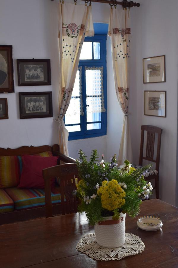 Villa Το Πάνω Σπίτι Της Μαριάνθης Márpissa Exterior foto