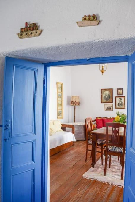 Villa Το Πάνω Σπίτι Της Μαριάνθης Márpissa Exterior foto